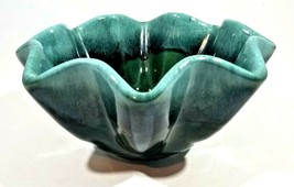 Vintage Hull Pottery Ruffle Edge Bowl, measures 3 3/4&quot; X 7 1/2&quot; - £27.29 GBP
