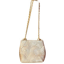 Bags By Marlo Vintage 90s Pale Gold Quilted Chain Strap Medium size - $716.22 MXN