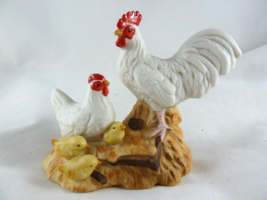 Homco Porcelain Rooster Hen Chicks Chicken Figurine Farm Home Décor 3.75&quot; - £10.17 GBP