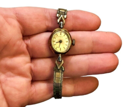 Timex Gold Tone Ladies Watch Manual Wind 1960s Vintage Needs Battery See Pi Cs - £11.23 GBP