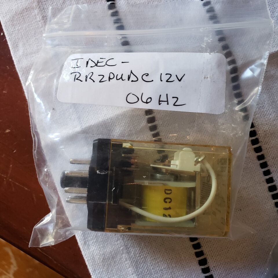 NEW IDEC Socket Power Relay 8-P / 10 Amp #  RR2P-UDC12V - $18.99