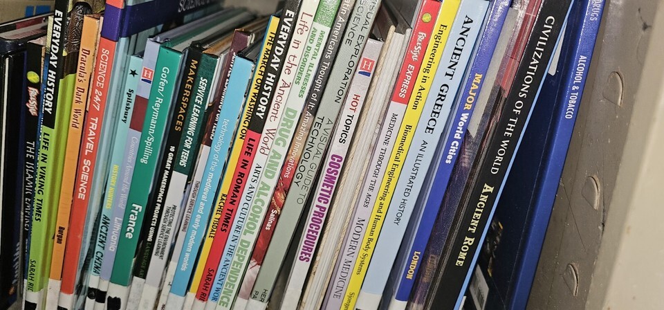 Grab Bag Book Lot of 10lbs of randomly selected nonfiction books Educational Item image 2