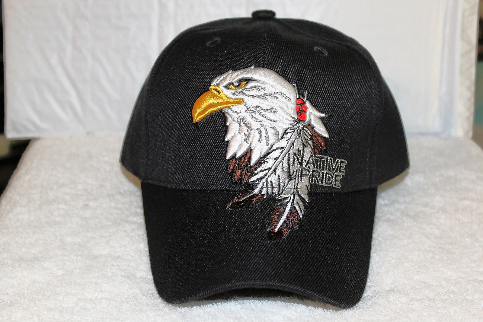 EAGLE AND FEATHERS NATIVE PRIDE INDIAN BASEBALL CAP ( BLACK )