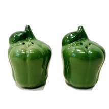 Green Bell Pepper Vintage 1980&#39;s Ceramic Salt And Pepper Shaker Set &amp; St... - £9.36 GBP