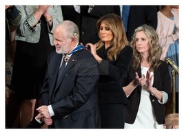 MELANIA TRUMP PRESENTING RUSH LIMBAUGH MEDAL OF FREEDOM 5X7 PHOTO REPRINT - £6.56 GBP