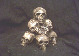 Mini Skull Pile Gothic Skeleton Halloween Horror Bones Statue Prop Small Macabre - £9.61 GBP