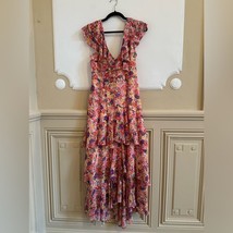 WAYF tiered ruffle maxi dress floral V neckline Sz M Flattering fit - $1,192.56 MXN