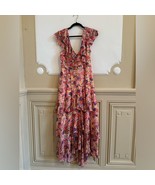 WAYF tiered ruffle maxi dress floral V neckline Sz M Flattering fit - $1,173.13 MXN