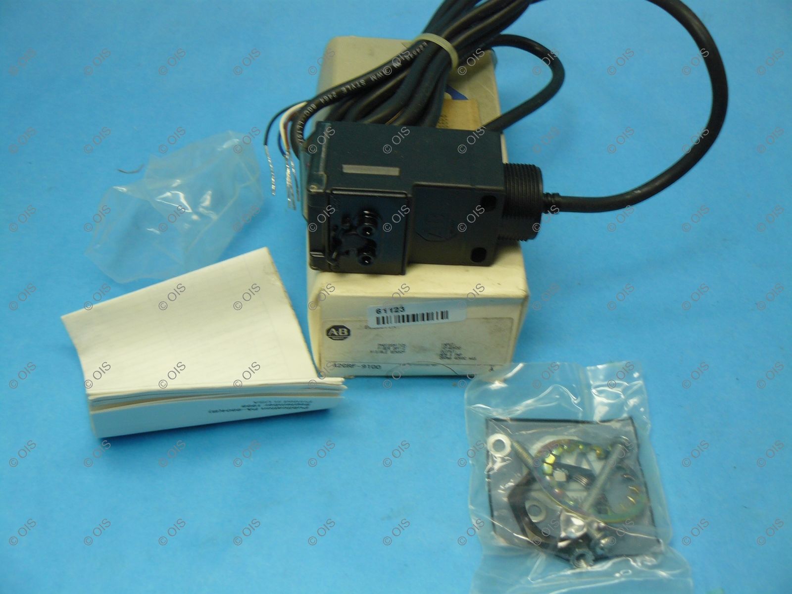 Allen Bradley 42GRF-9100 Photoswitch Fiber NPN/PNP 10-30 VDC 2M New - $69.99