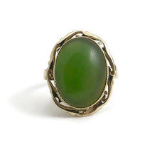 Vintage Jade Green Oval Cocktail Ring in 14K Yellow Gold, Size 5.75, 2.80 Grams - £395.60 GBP