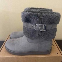 G By Guess alixa women’s round toe Snow boots - $41.57