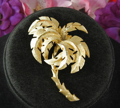 PALM TREE PIN Vintage Brooch Etched Detail Goldtone Shiny Matte Tropical 2 1/2&quot; - £13.23 GBP