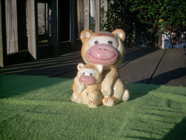Vtg Ceramic Monkeys (Dad/Mom Holding Baby) Piggy Bank w/Stopper Made in Taiwan - £15.98 GBP