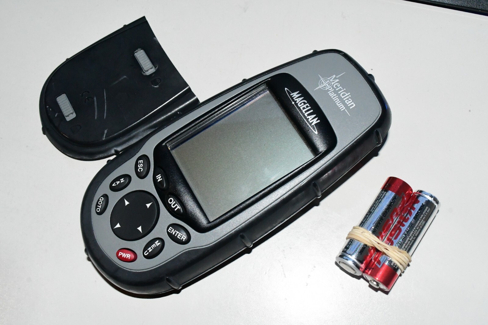 Magellan Meridian PLATINUM 800478-03 GPS Receiver w batteries w1b - $40.04