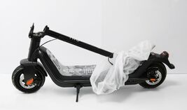 NIU KQi3 Pro Foldable Electric Kick Scooter K3P31EB1A11 image 2