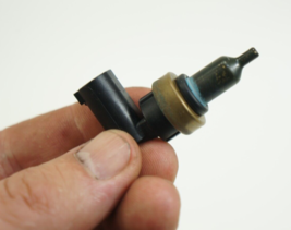 07-2013 mercedes w204 c300 s400 s550 engine coolant temperature sensor oem - $18.74