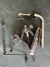 2002 02 VW Beetle Tire Scissor Jack W/ Tools - £37.13 GBP