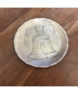 Wendell August Forge Coaster Rudolph Liberty Bell Aluminum Trinket Dish - $247.53 MXN