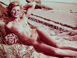 1960s Pretty Nude Woman Curly Hair Blonde Laying Beach Pin-up 35mm Color Slide - £5.11 GBP