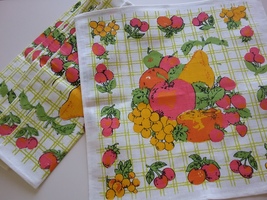 Vintage table napkins with fruit print, colorful cotton print vintage napkins - £30.87 GBP