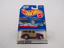 Van / Sports Car / Hot Wheels Mattel Surf N Fun Series #21309 #H31 - $13.99