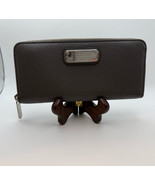 MARC JACOB CONTINENTAL ZIPPERED WALLET IN MINT CONDITION  - $137.35 CAD