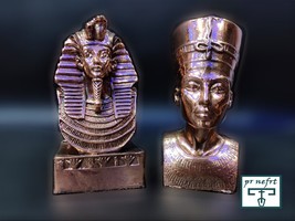 The statue of the golden king Tutankhamun and the beautiful Queen Nefertiti, the - £232.45 GBP