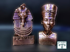 The statue of the golden king Tutankhamun and the beautiful Queen Nefertiti, the - £220.51 GBP