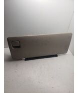 TAHOE     2001 Glove Box 1428613 - $939.62 MXN