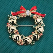 Vintage Colorful Rhinestone Christmas Bell Wreath Gold Tone 1 1/2&quot; Pin Brooch - £20.03 GBP