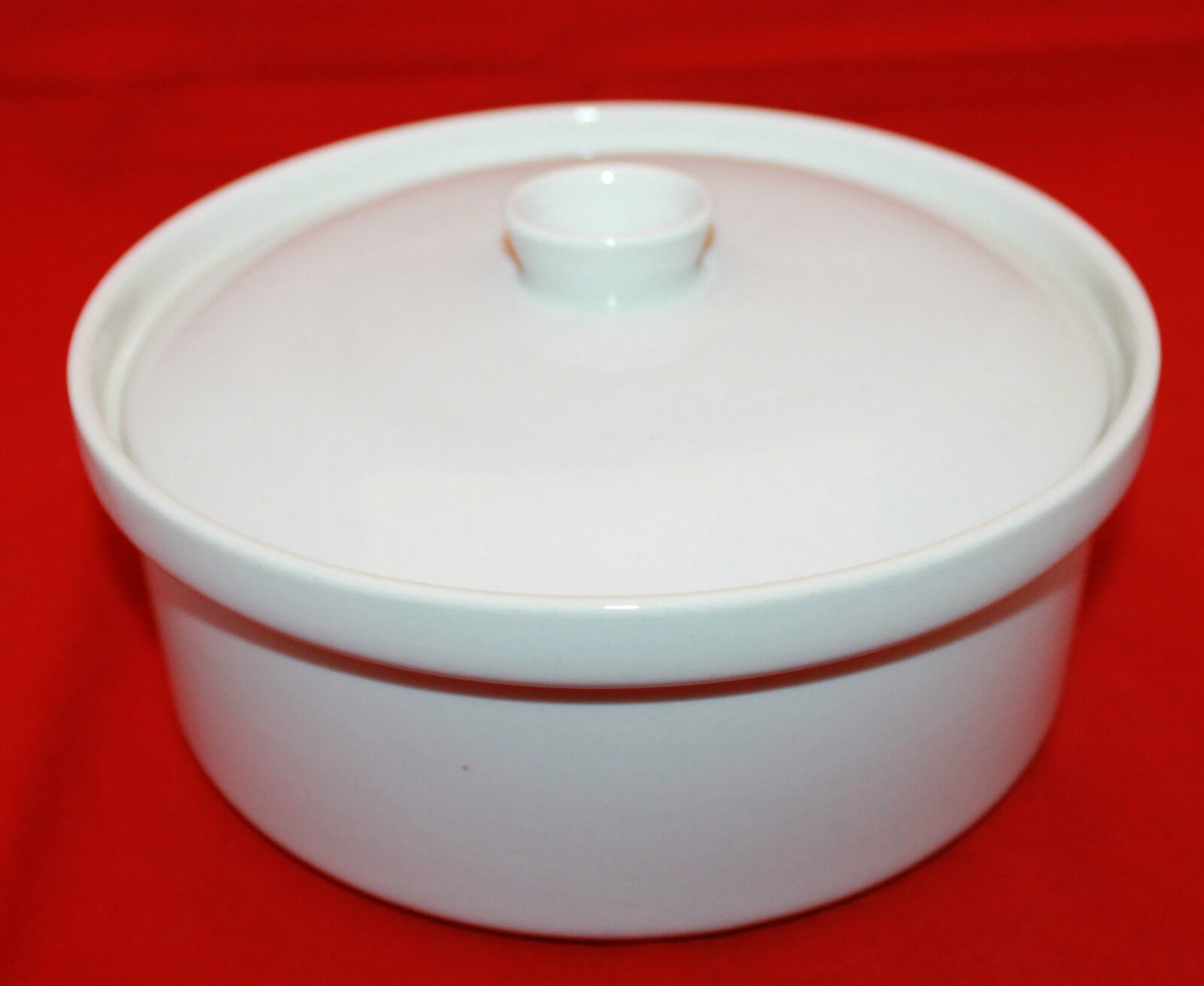 Primary image for Arabia Finland White Round Casserole Oven Serving Vegetable Bowl Lid  8" 20cm 