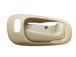 TRQ 12RD62Q Front Right Interior Door Handle Fits 1998-2002 Chevy Prizm - $5.89