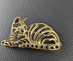 VINTAGE DANECRAF CAT BROOCH -  GOLD PLATED - OPEN WORK - $19.99