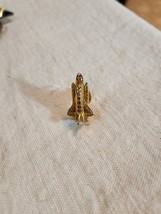 Vintage Small Goldtone NASA Space Shuttle Rocket Lapel Hat Pin Tie Tac –... - $27.27 CAD