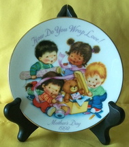 AVON ~ Mother's Day, How Do You Wrap Love!, Porcelain 22K gold trim 1992 ~ PLATE - $12.85