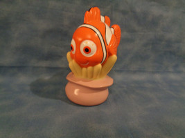 Disney / Pixar Finding Nemo Rubber Squeak Bath Figure 4 3/4&quot; - £1.22 GBP