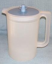 Vtg TUPPERWARE 2 QT SHEER PITCHER 1676 with Blue Servalier PUSH BUTTON S... - $9.95