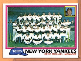 1981 Topps # 670 New York Yankees Team Card w/ Yogi Berra ! - £0.51 GBP