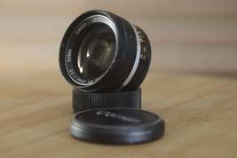 Gorgeous Canon  35mm f3.5 EX lens with case. A fantastic addition to any photogr - $170.00