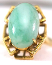 Vintage Genuine Burmese Jade Oval Cabochon Ring Set in 14K Yellow Gold Size 6.5 - £320.51 GBP
