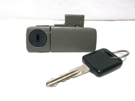 00-01  INFINITI i30/  GLOVE BOX LOCK/ LATCH WITH KEY GREY - £19.73 GBP