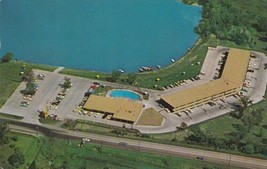 Holiday Inn Des Moines Iowa IA Postcard on Gray&#39;s Lake D04 - £2.38 GBP