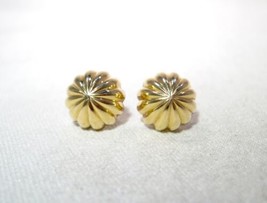 Vintage 14K Yellow Gold Hollow Domed Post Earrings K777 - £124.30 GBP