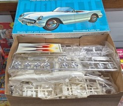 Vintage AMT / Ertl  1/25 Scale &#39;53 Chevy Corvette Plastic Model Kit - £19.98 GBP