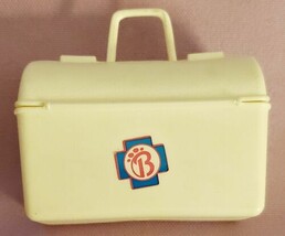Vintage Barbie Medical Case Bag Handle Doctor Nurse Veterinarian Cross O... - $112.62 MXN