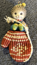 Christmas Ornament Enesco Fittin&#39; Mittens Hedgehog - $213.98 MXN