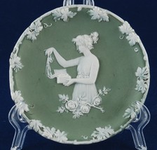 Schafer &amp; Vater Green Jasperware 4.5&quot; Decorative Plaque 2986 42 Woman w Jewelry - £10.21 GBP