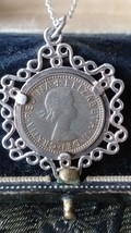 Antico ciondolo moneta regina Elisabetta II in argento 1958 vintage su... - $97.06