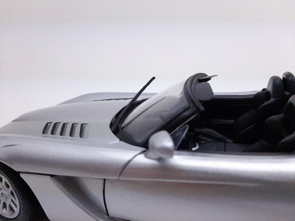 Motor Max 2003 Dodge Viper STR10 1:18 Diescast Yellow Item image 4