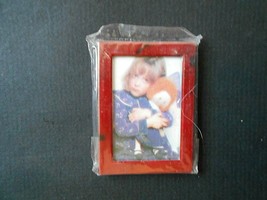 Unbranded 1-7/8&quot; x 2-1/2&quot; Red Rectangle Picture Frame - £3.88 GBP